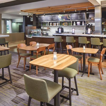 Отель Courtyard By Marriott Orlando Airport Экстерьер фото