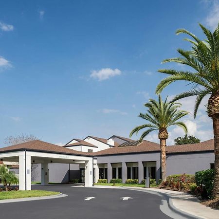 Отель Courtyard By Marriott Orlando Airport Экстерьер фото
