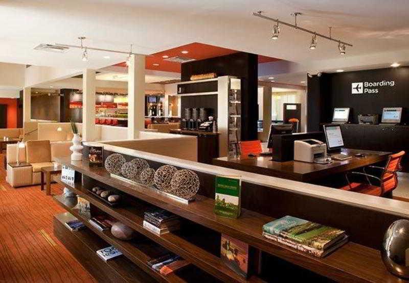 Отель Courtyard By Marriott Orlando Airport Экстерьер фото
