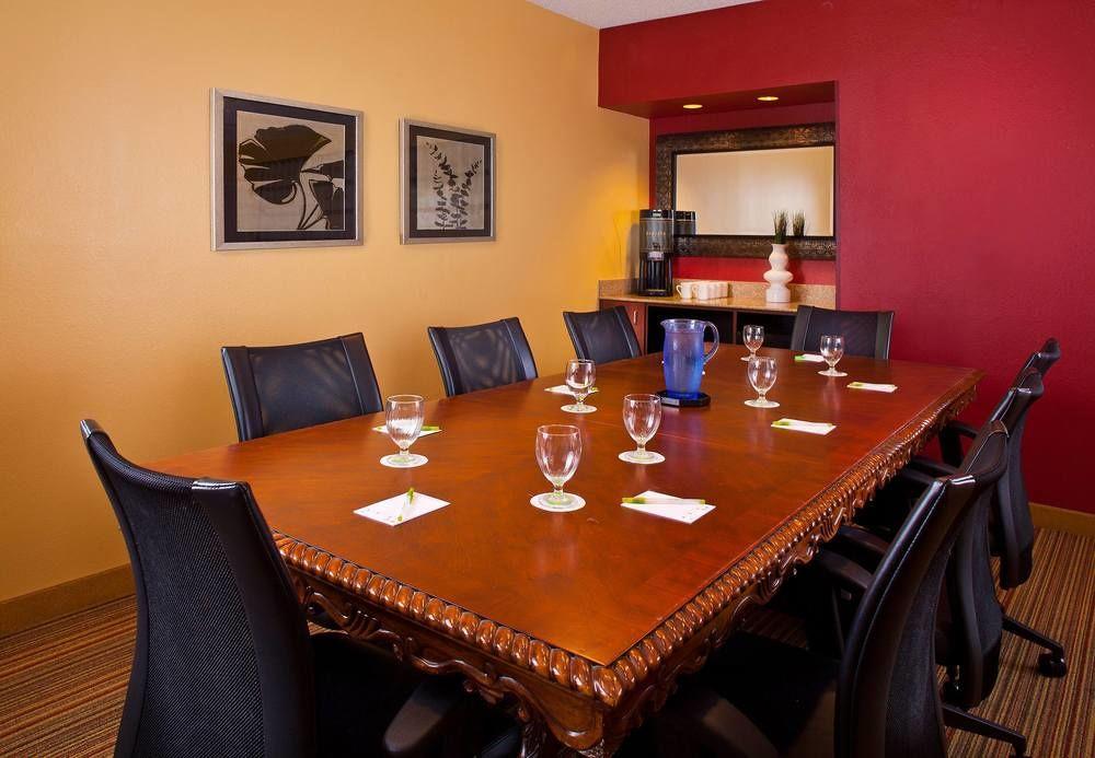 Отель Courtyard By Marriott Orlando Airport Экстерьер фото