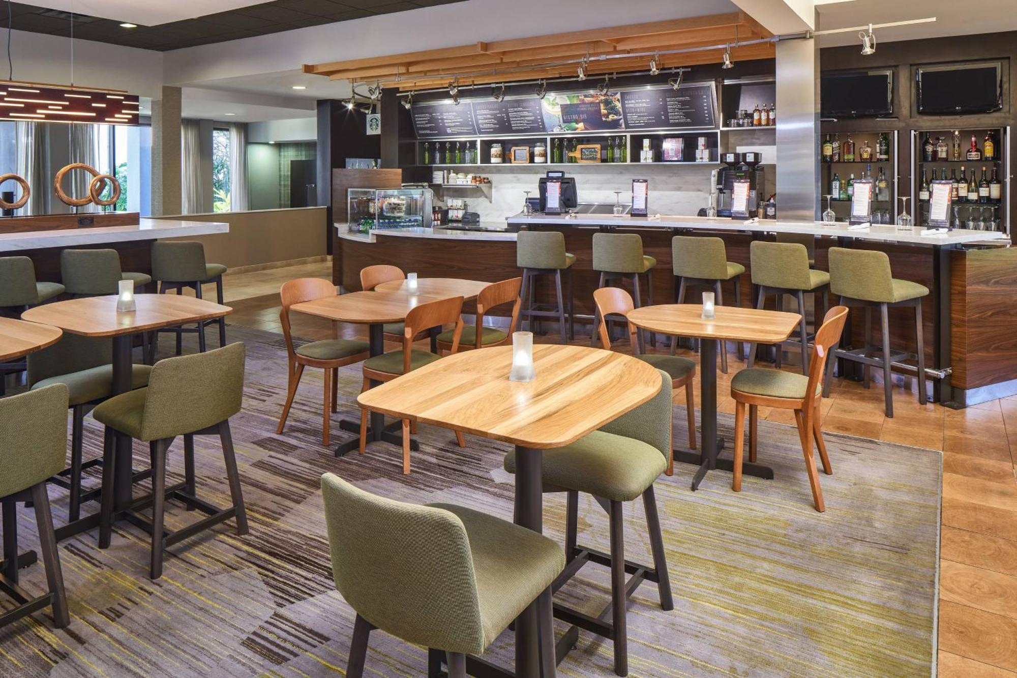 Отель Courtyard By Marriott Orlando Airport Экстерьер фото