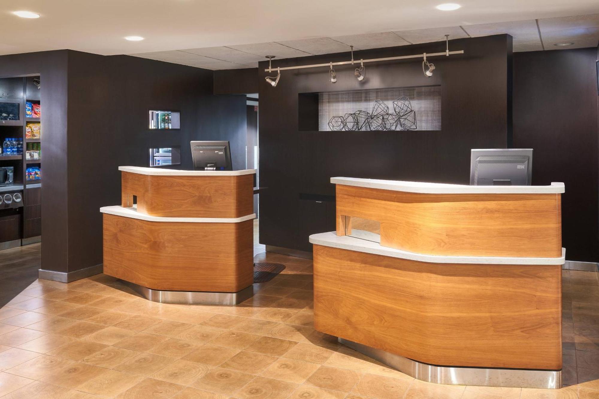 Отель Courtyard By Marriott Orlando Airport Экстерьер фото