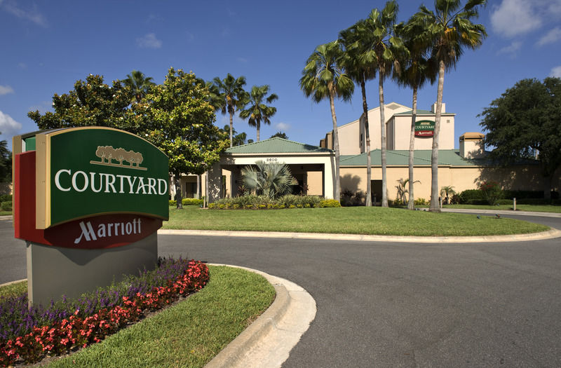 Отель Courtyard By Marriott Orlando Airport Экстерьер фото