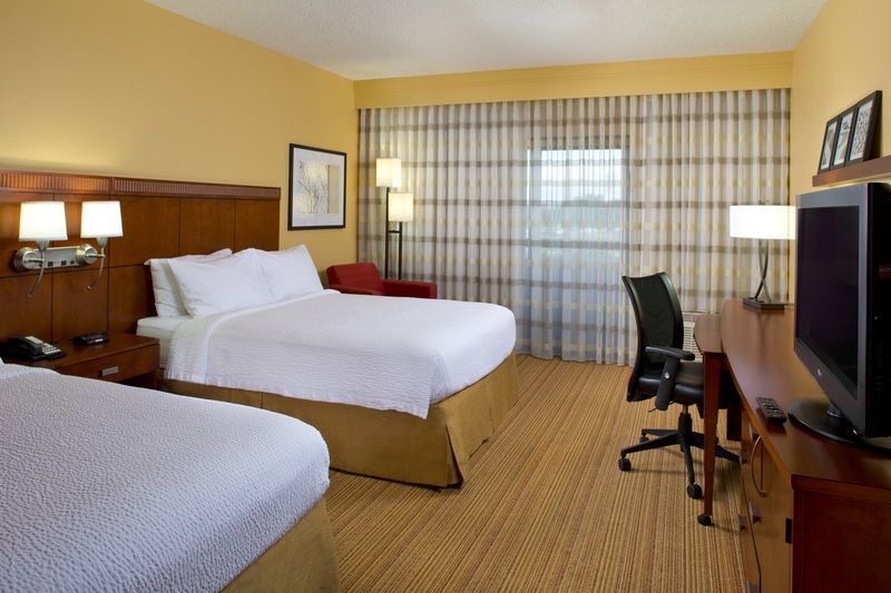 Отель Courtyard By Marriott Orlando Airport Экстерьер фото
