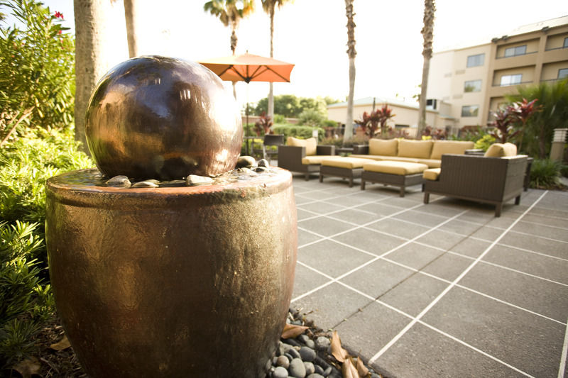 Отель Courtyard By Marriott Orlando Airport Экстерьер фото