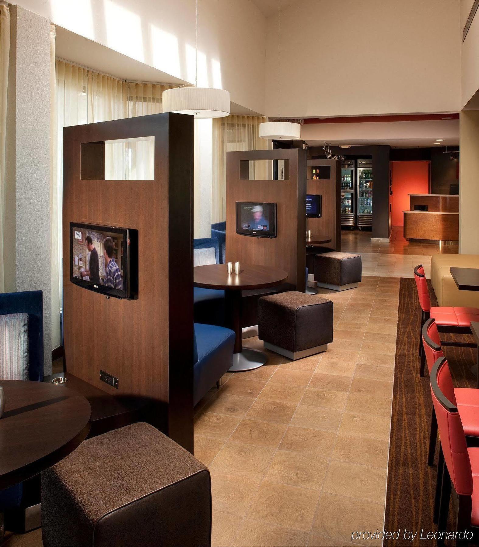 Отель Courtyard By Marriott Orlando Airport Экстерьер фото