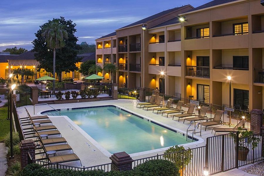 Отель Courtyard By Marriott Orlando Airport Экстерьер фото