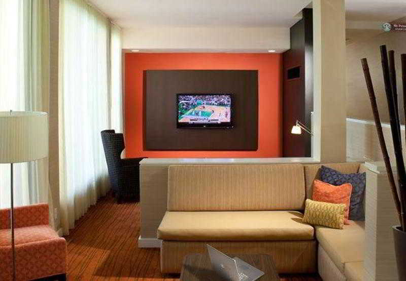Отель Courtyard By Marriott Orlando Airport Экстерьер фото