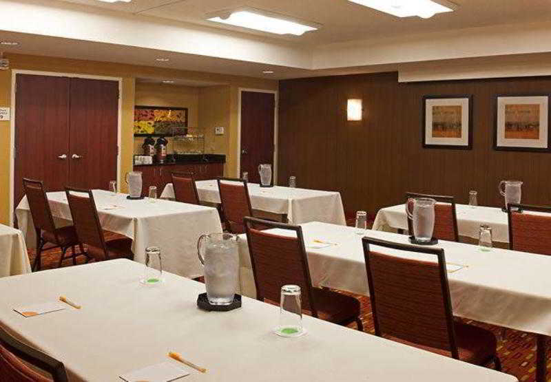 Отель Courtyard By Marriott Orlando Airport Экстерьер фото